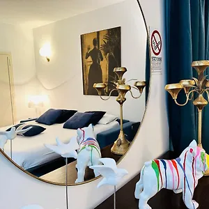 Comecasa Duomo - San Babila Lovely , Milan Italy